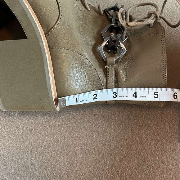 Vince Camuto NWOB Keltana Leather
Combat Boot - Size 9 - Picture 8 of 10